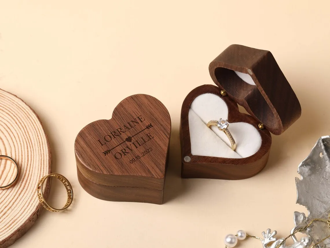 1PCS Love Heart Shaped Walnut Wood Ring Box Free Engraving Name For Wedding Ceremony Jewelry Box Storage Proposal Wedding Gift
