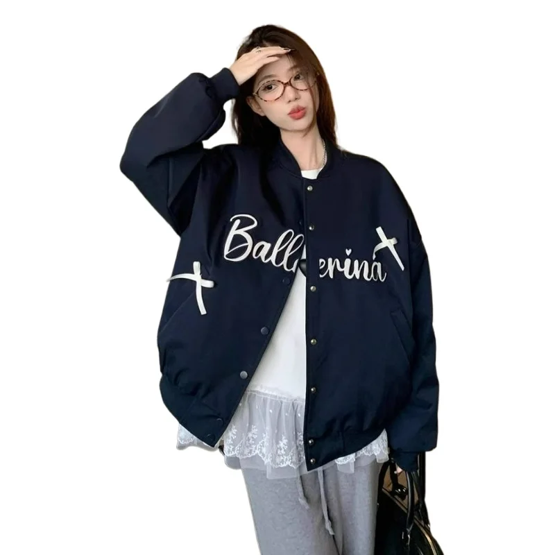 

Американская ретро-куртка с принтом для женщин, весна-осень 2026, новая модная свободная куртка-бомбер с бантом, дизайн в стиле бейсбольной формы