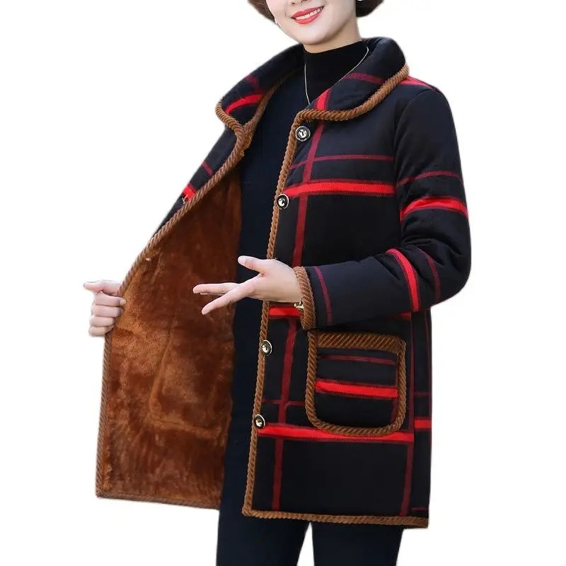 

2022 New Middle-Aged Elderly Fleece Clothes Mothers Wear Lapel Thick Plaid Warm Elegant Fashionable Women Cotton Clothing Tide