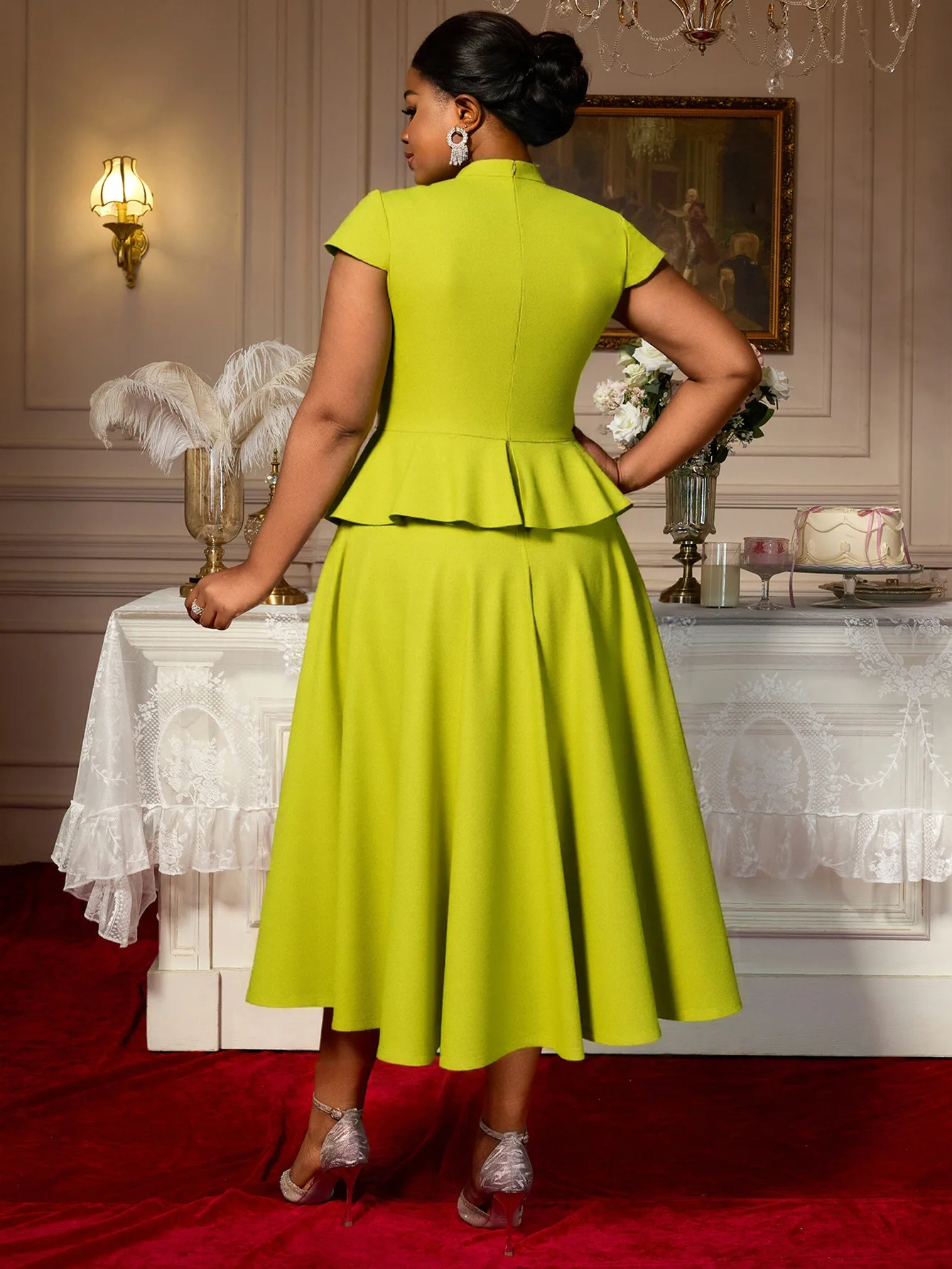 Vestido de fiesta de noche de corte en A con cuello levantado y manga corta con recortes de color sólido de gran tamaño para mujeres elegantes