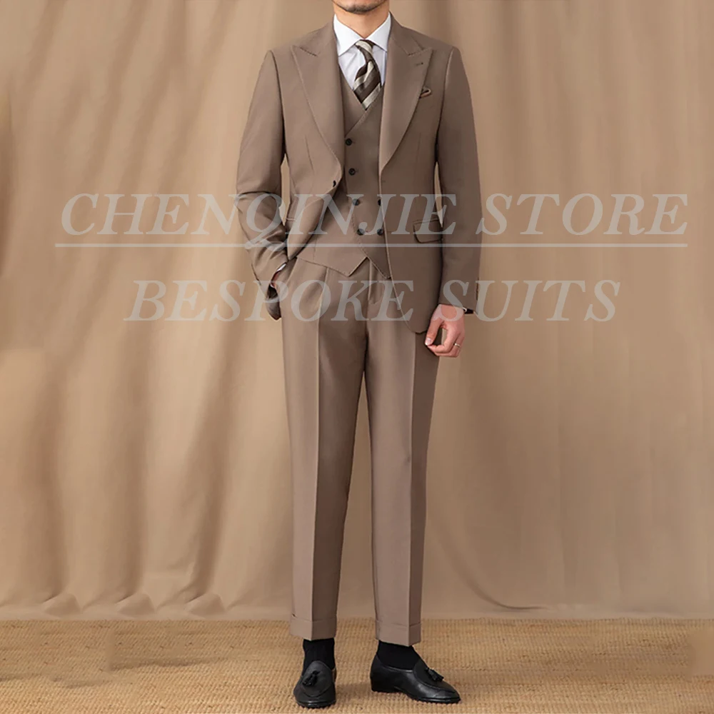 

Khaki 3 Piece Jacket Pants Vest Men's Suits Luxury Slim Fit Single Breasted Peak Lapel Skinny Male Clothing Wedding Outfits