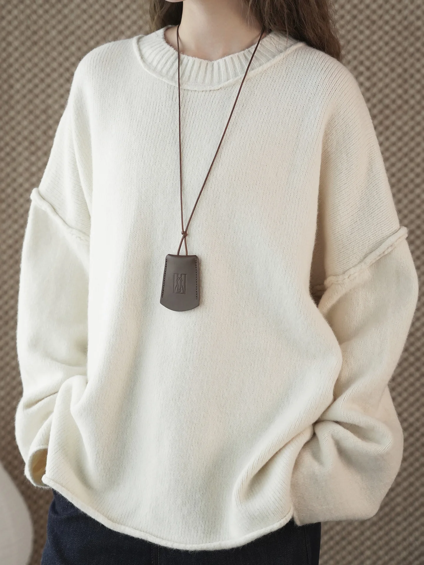 Winter neue koreanische Version einfacher Rundhals-Strickpullover mit leicht Fransen und lockerer und lässiger Silhouette für Frauen