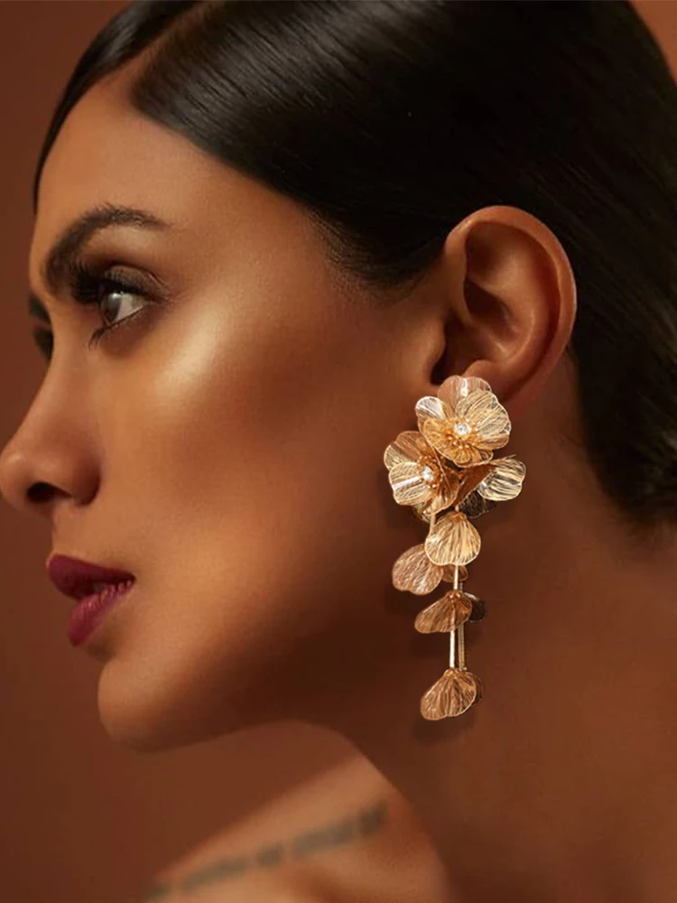 

Romantic Flower Petal Long Tassel Drop Earrings for Women 2025 Trend Imitation Hanging Piercing Earrings Jewelry Gift