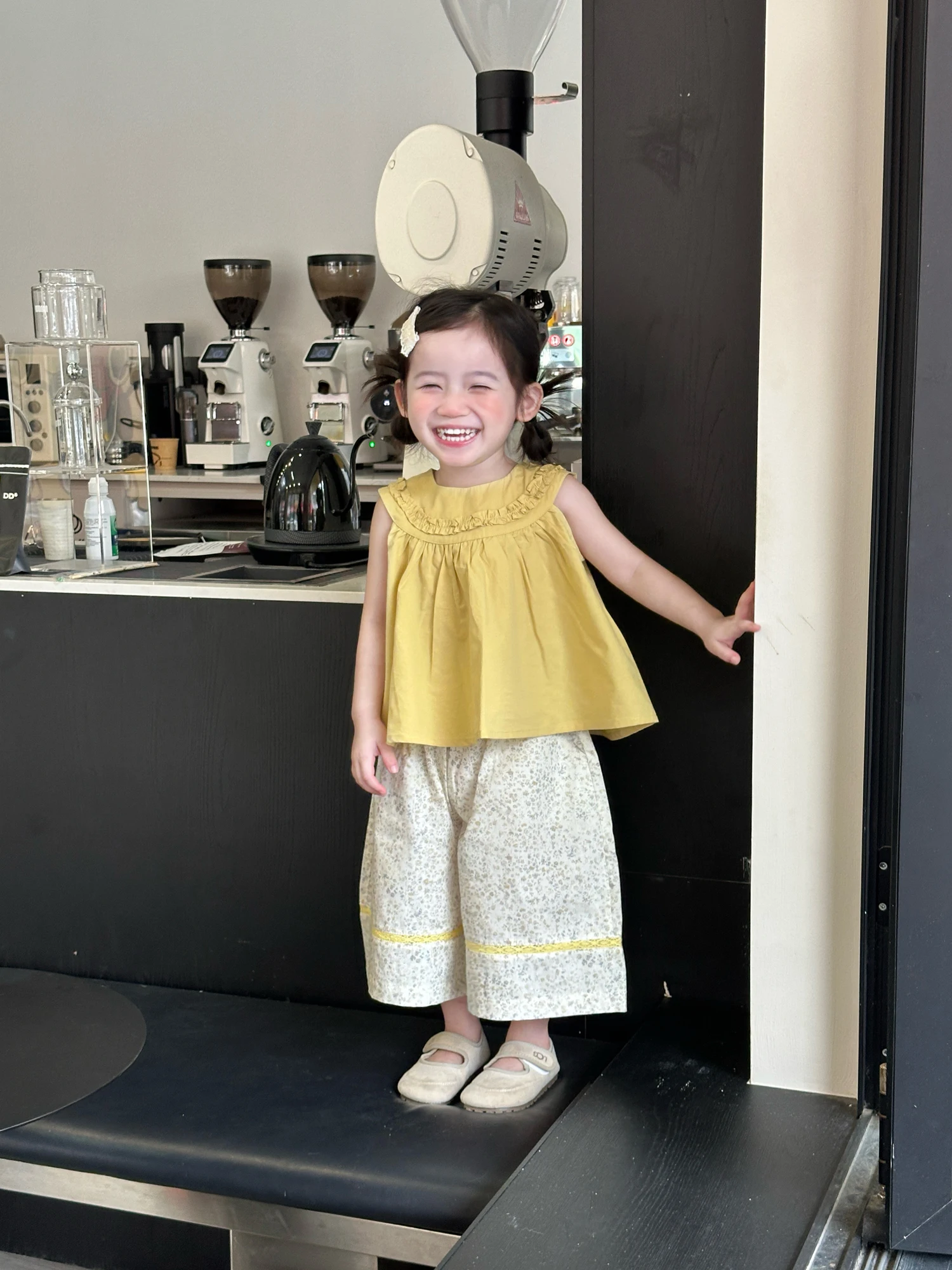 girls-summer-outfit-2026-new-style-baby-fashion-ruffle-sleeveless-doll-shirt-floral-wide-leg-pants-children-summer-clothes-set