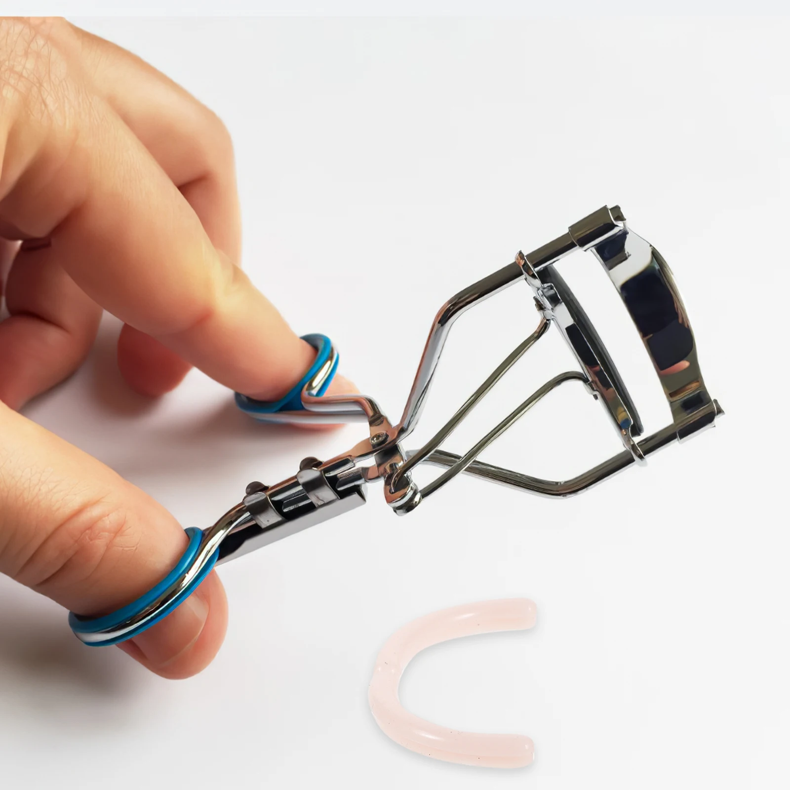 

16Pcs Black Silicone Eyelash Curler Refill Pads Premium Replacement Cushions Easy to Install Smudge-Free Hold for Daily Makeup