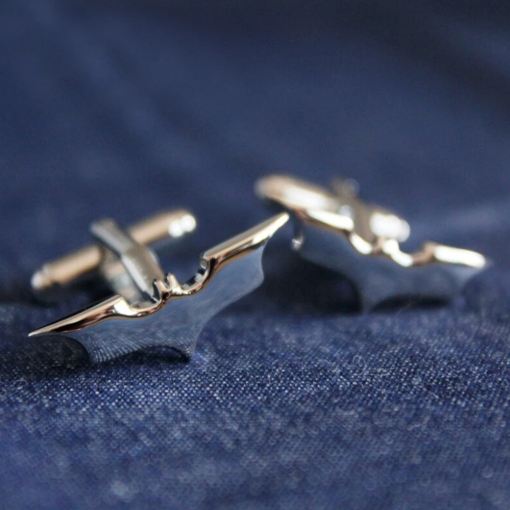 Wholesale 2025 New Men's Bat Cufflinks Shiny Silver Superhero Movie Star Design Quality Stainless Steel Cufflinks