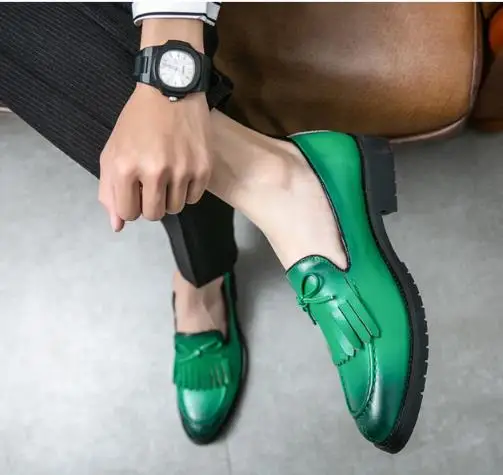 2024 Mode Luxe Mannen Loafers Schoenen Kwastjes Gesp Riem Slip On Casual Jurk Man Schoenen Bruiloft Kantoor Lederen Schoenen Voor Mannen