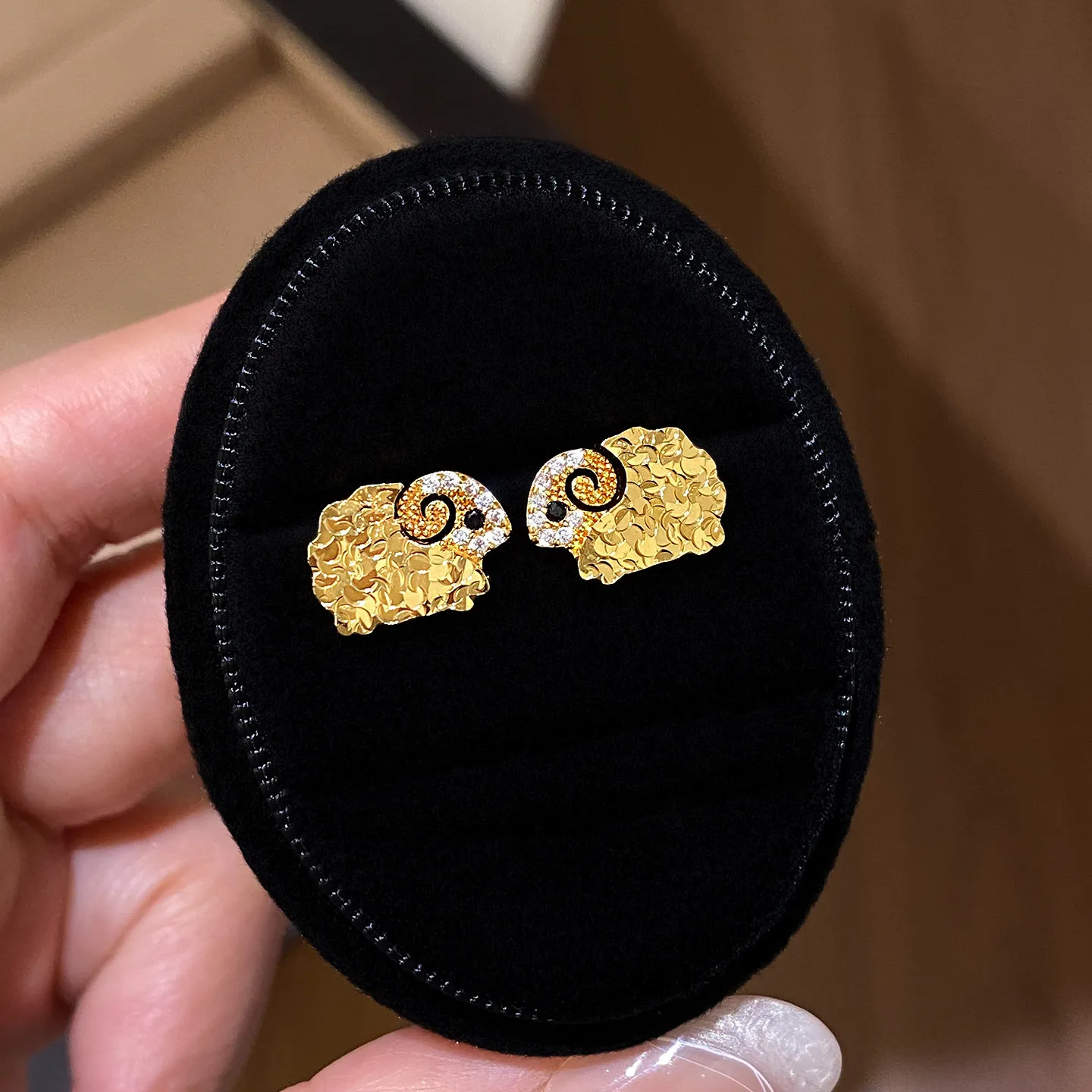 Vintage Golden Sheep Stud Earrings Women Sparkling Rhinestone Lamb Animal Earrings Elegant Statement Jewelry Party Jewelry Gifts