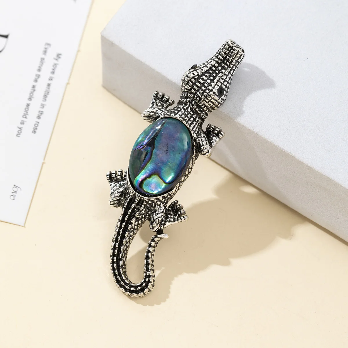 Alloy inlaid creative cartoon crocodile-shaped semi-precious stone shell diy Jewelry accessories