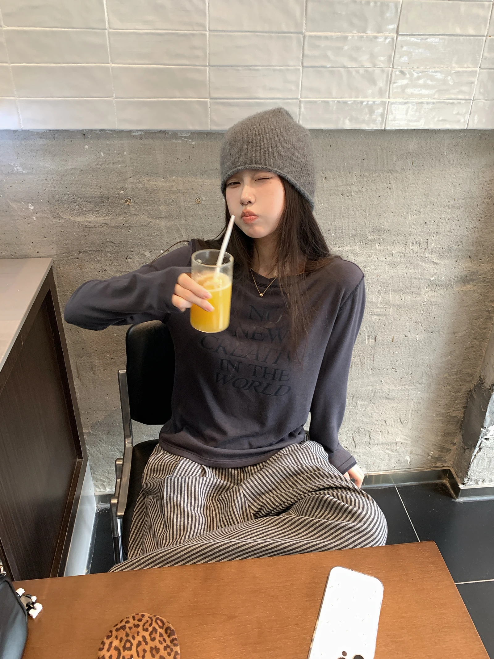 

Повседневная длинная футболка Sve с буквенным принтом, цветной топ с вышивкой, базовый слой, женский приятный для кожи дышащий хлопковый круглый топ Ne