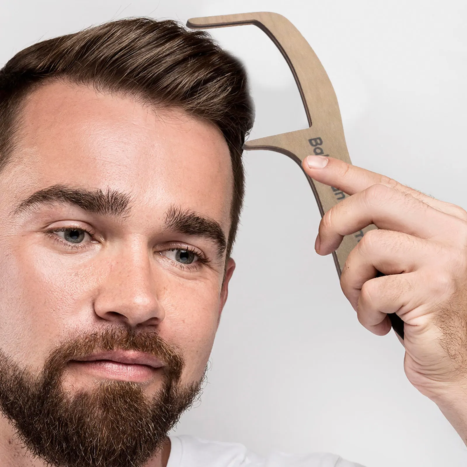 

2Pcs Funny Bald Man Comb Wooden Hairless Grooming Brush No Teeth Prank Prop for Bridal Party Halloween Birthday Gift