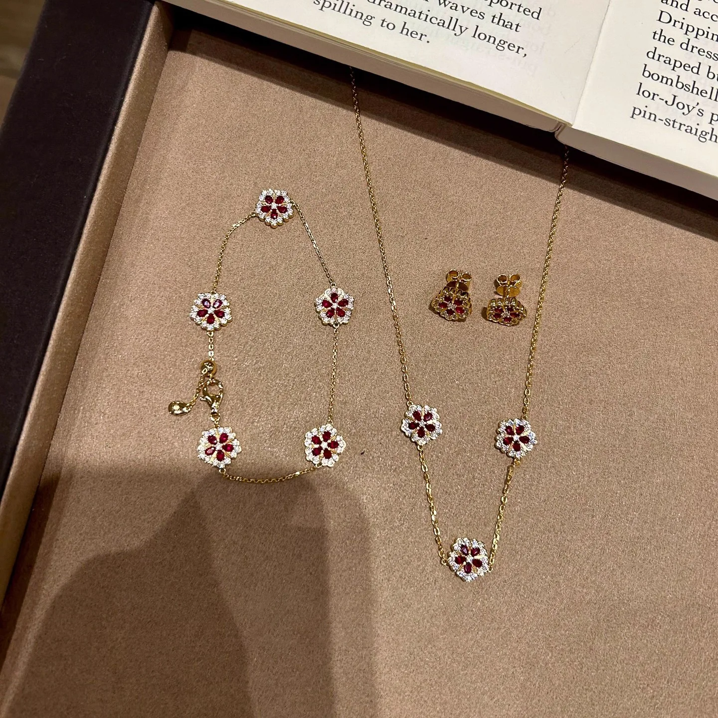 Inspiration Retro Ruby Flower Jewelry Sets Brushed Dot Diamond Hollow Earrings Necklace Exquisite Wedding Bridal Collar Chain