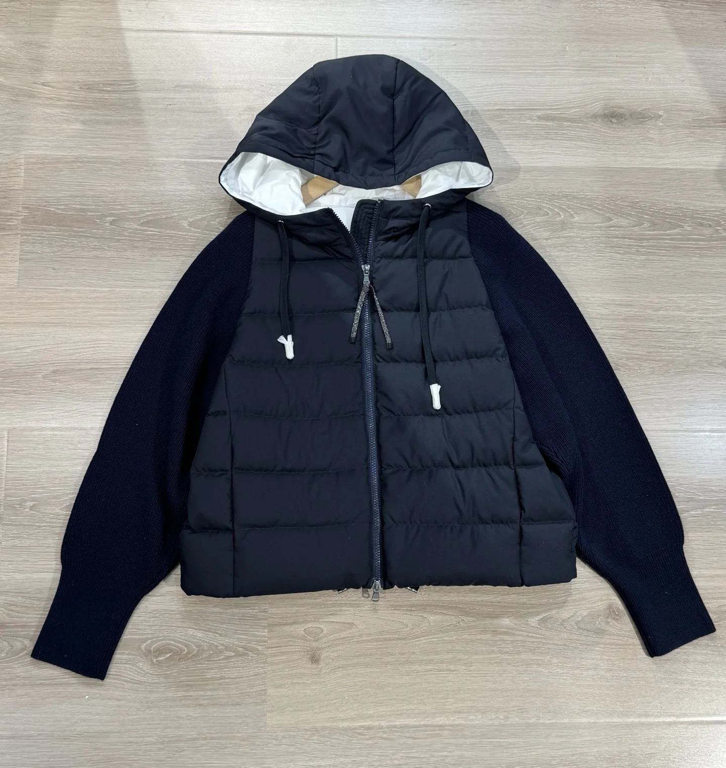 Nuovo tessuto antivento e impermeabile Piumino in piuma d'oca bianca in lana cashmere con maniche a pipistrello Stile corto