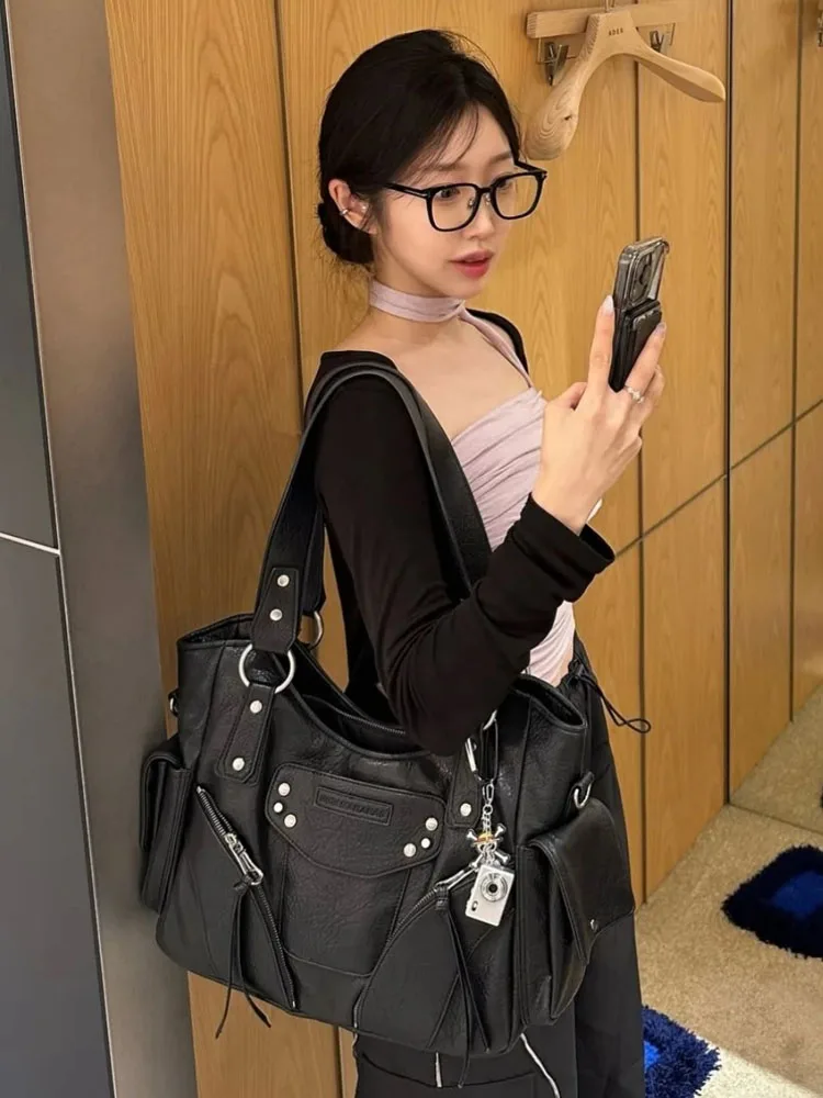 

Большая женская мотоциклетная сумка Capaci Iugaaras, сумка через плечо с заклепками на одно плечо, мягкая кожа, квадратная аппа, повседневное использование