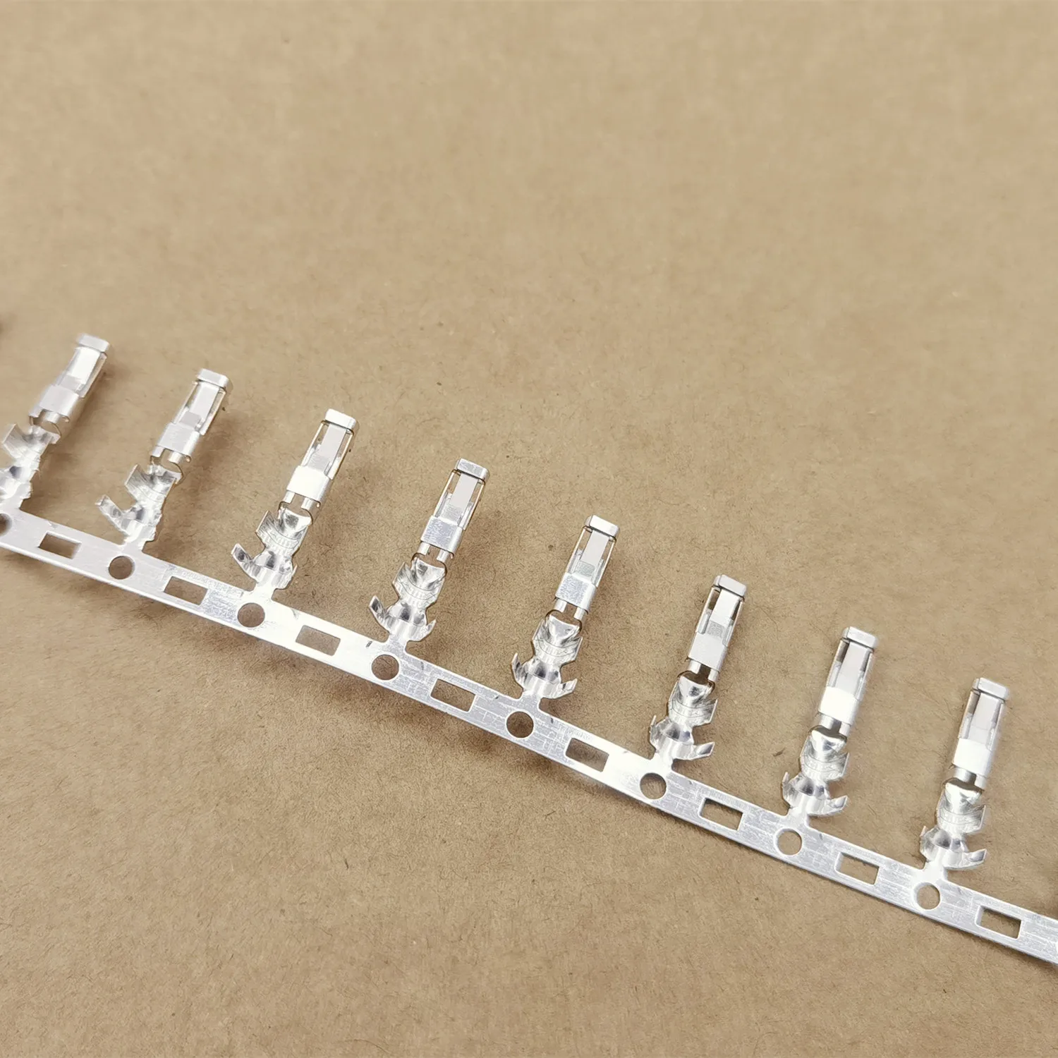 

Original New 100% SYF-41T-P0.5A Terminal Connector 16-20AWG