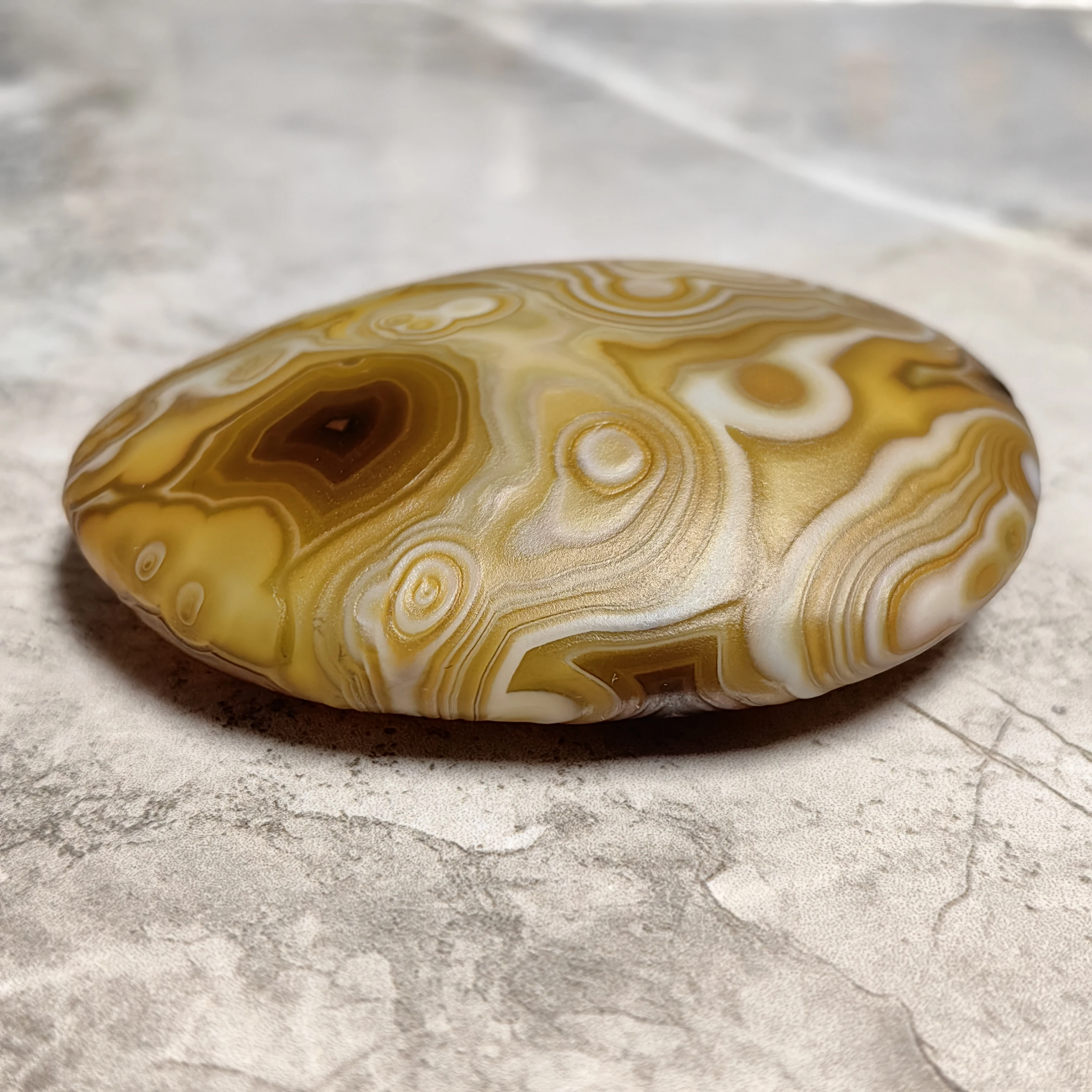 Natural Gobi Divine Eye Agate with Texture, Palm Stones for Stress Relief Spiritual Defense & Against Negative Home Desk Decor