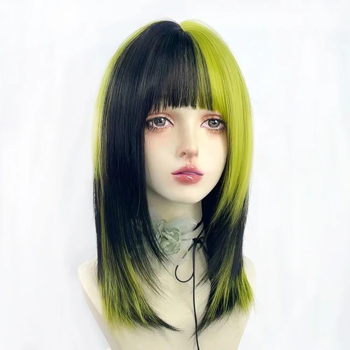 باروكة صناعية ذات طبقات باللون الأخضر والأرجواني والأسود مع غرة متوسطة الطول شعر مستعار كوسبلاي للنساء شعر مستعار مقاوم للحرارة