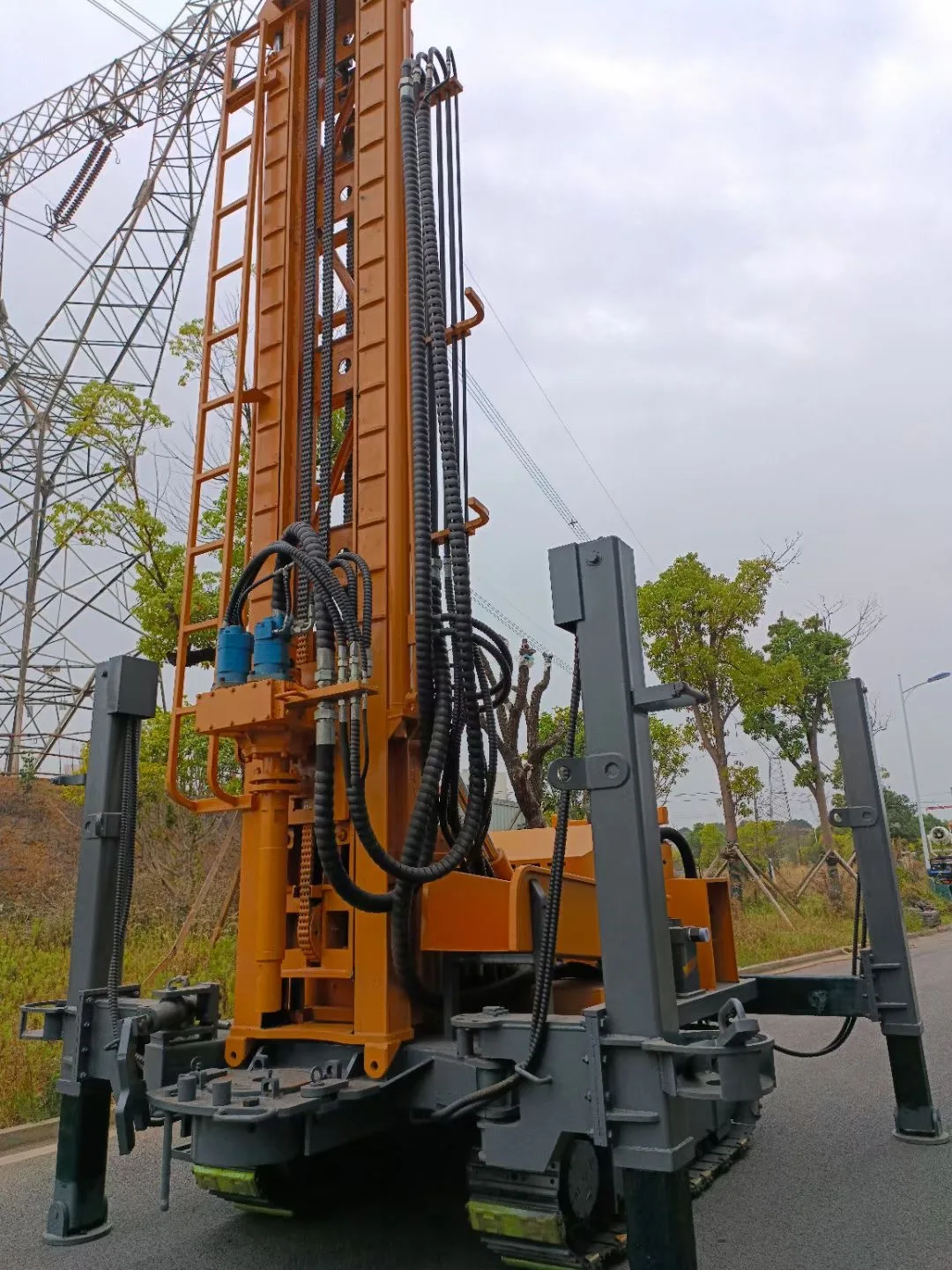 Yl-350s 350m Drilling Depth Pneumatic Crawler Water Well Machine Driven By Diesel Engine