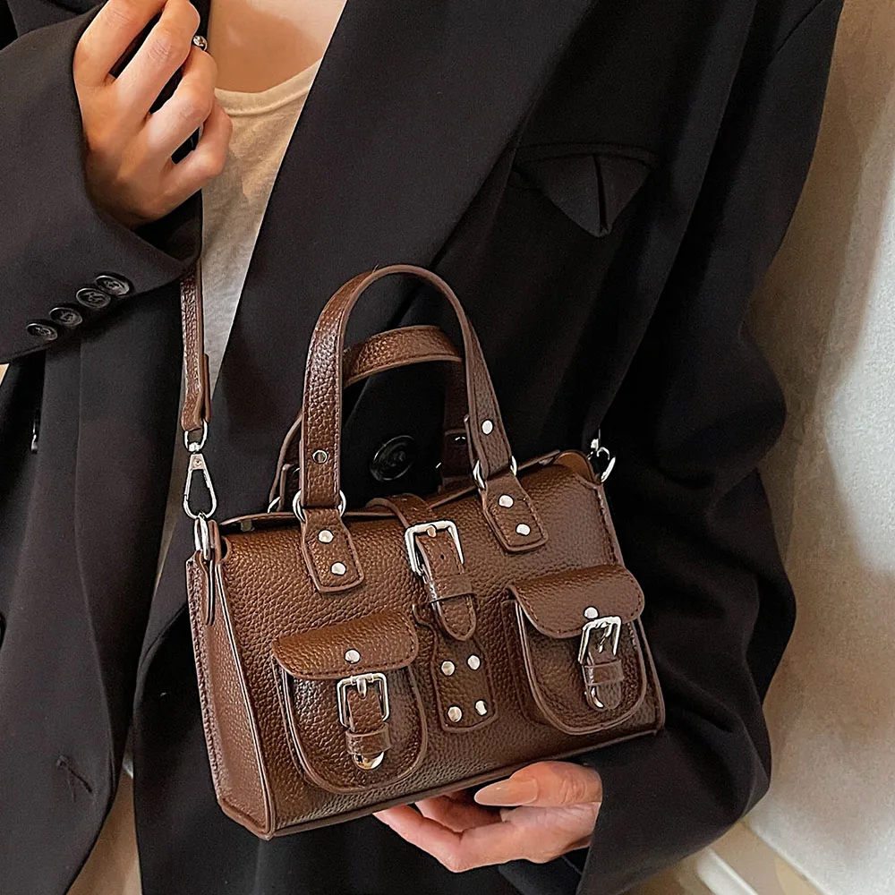 ΠΠΎΠ΄Π½Π°Ρ ΠΊΠ²Π°Π΄ΡΠ°ΡΠ½Π°Ρ ΡΡΠΌΠΊΠ° ΡΠ΅ΡΠ΅Π· ΠΏΠ»Π΅ΡΠΎ Ρ ΡΠ·ΠΎΡΠΎΠΌ Π»ΠΈΡΠΈ, ΠΆΠ΅Π½ΡΠΊΠ°Ρ ΠΌΠΎΠ΄Π½Π°Ρ Π½Π΅ΠΆΠ½Π°Ρ ΡΠ½ΠΈΠ²Π΅ΡΡΠ°Π»ΡΠ½Π°Ρ ΡΡΠΌΠΊΠ° ΠΈΠ· ΠΈΡΠΊΡΡΡΡΠ²Π΅Π½Π½ΠΎΠΉ ΠΊΠΎΠΆΠΈ, ΡΠ½ΠΈΠ²Π΅ΡΡΠ°Π»ΡΠ½ΡΠ΅ ΡΡΠΌΠΊΠΈ Π½Π° ΠΎΠ΄Π½ΠΎ ΠΏΠ»Π΅ΡΠΎ Π΄Π»Ρ ΠΏΠΎΠ΅Π·Π΄ΠΎΠΊ Π½Π° ΡΠ°Π±ΠΎΡΡ ΠΠΎΠ΄Π½Π°Ρ ΠΊΠ²Π°Π΄ΡΠ°ΡΠ½Π°Ρ ΡΡΠΌΠΊΠ° ΡΠ΅ΡΠ΅Π· ΠΏΠ»Π΅ΡΠΎ Ρ ΡΠ·ΠΎΡΠΎΠΌ Π»ΠΈΡΠΈ, ΠΆΠ΅Π½ΡΠΊΠ°Ρ ΠΌΠΎΠ΄Π½Π°Ρ Π½Π΅ΠΆΠ½Π°Ρ ΡΠ½ΠΈΠ²Π΅ΡΡΠ°Π»ΡΠ½Π°Ρ ΡΡΠΌΠΊΠ° ΠΈΠ· ΠΈΡΠΊΡΡΡΡΠ²Π΅Π½Π½ΠΎΠΉ ΠΊΠΎΠΆΠΈ, ΡΠ½ΠΈΠ²Π΅ΡΡΠ°Π»ΡΠ½ΡΠ΅ ΡΡΠΌΠΊΠΈ Π½Π° ΠΎΠ΄Π½ΠΎ ΠΏΠ»Π΅ΡΠΎ Π΄Π»Ρ ΠΏΠΎΠ΅Π·Π΄ΠΎΠΊ Π½Π° ΡΠ°Π±ΠΎΡΡ