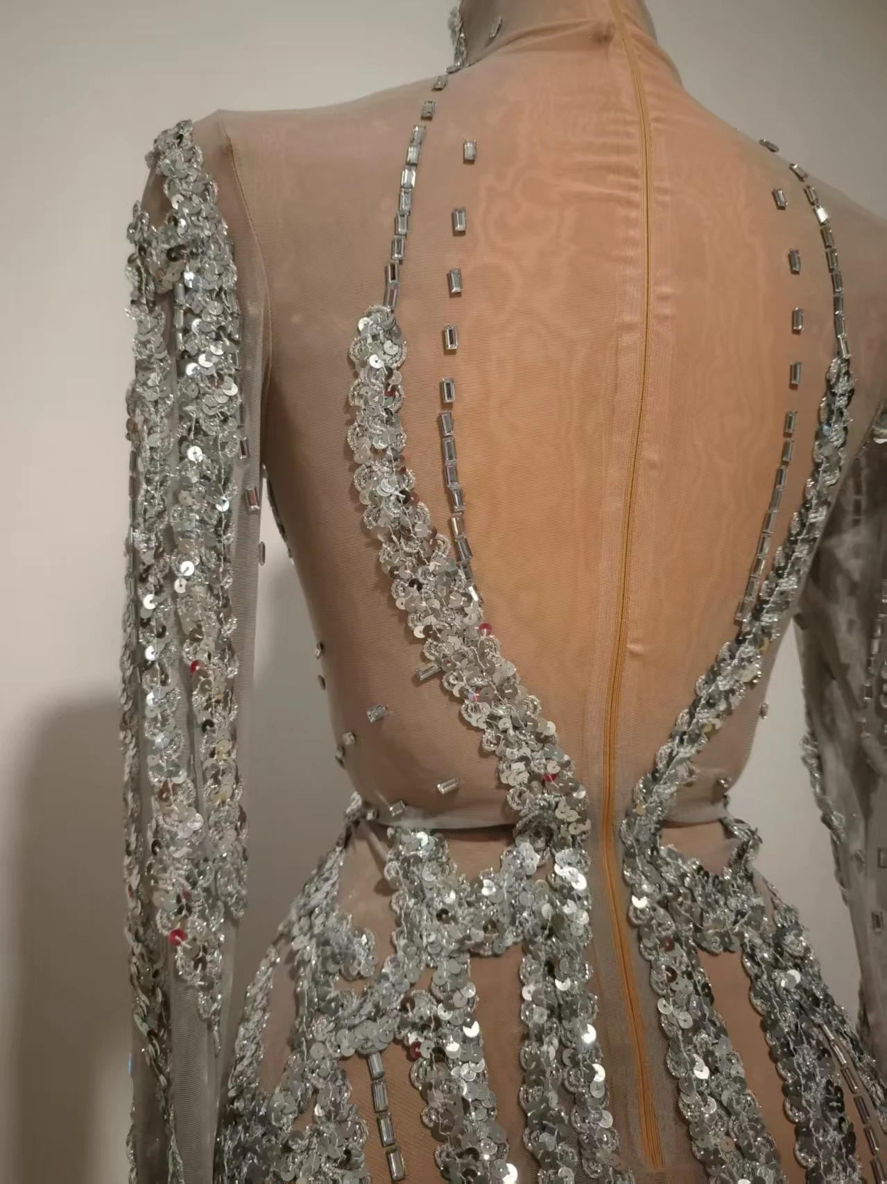 فستان فضي سباركلي ترتر شفاف من خلال Bodycon فستان قصير للنوادي الليلية خارج الحفلات فتاة حار الزي المرحلة حفلة حجر الراين ارتداء Feixiang #3