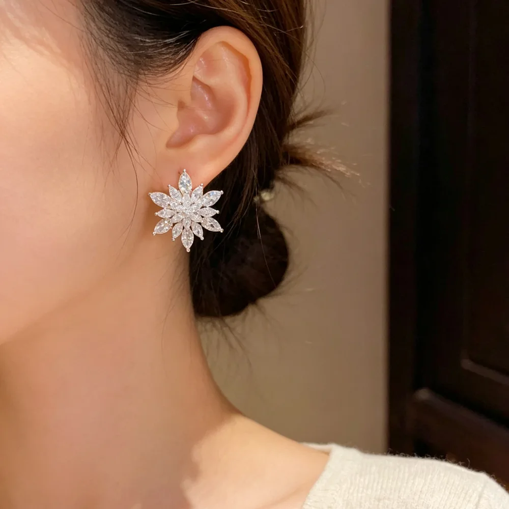 Light luxury super flash micro inlaid with zirconium snowflake stud earrings fashionable versatile simple atmosphere earrings