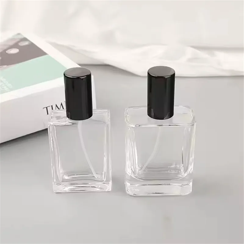 5 pz/lotto Vuoto 50 ml Design Classico Piatto Quadrato Spray Bottiglia di Profumo Vite Collo Bottiglie di Profumo Riutilizzabili di Vetro