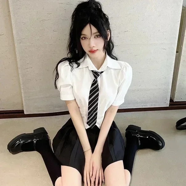 Camicia carina da donna con cravatta a bolle a maniche corte Crop Top estivo skinny Y2k Top T-shirt stile Accademia giapponese T-shirt slim fit