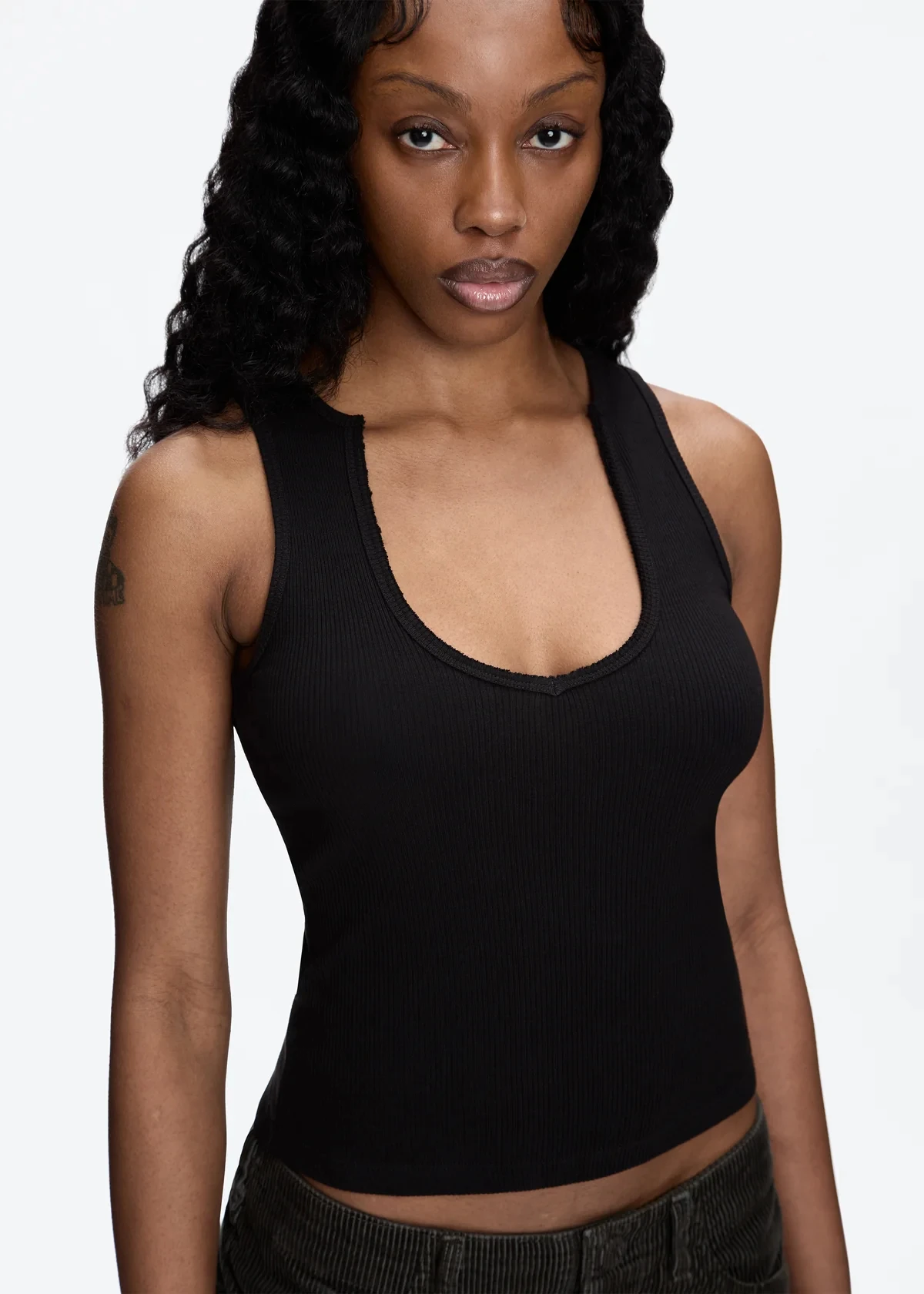 تانك الصيف المرأة الخام حافة تصميم مثير الخامس الرقبة سترة الخيوط على شكل حرف I سليم الأبيض البنطال القصير