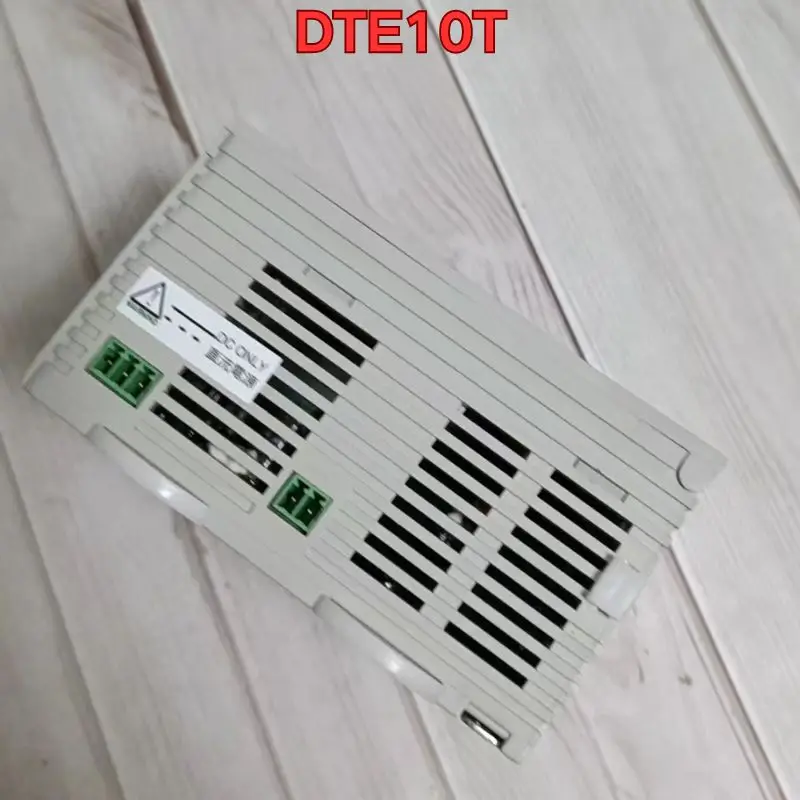 Second-hand disassembled temperature controller DTE10T function test is normal