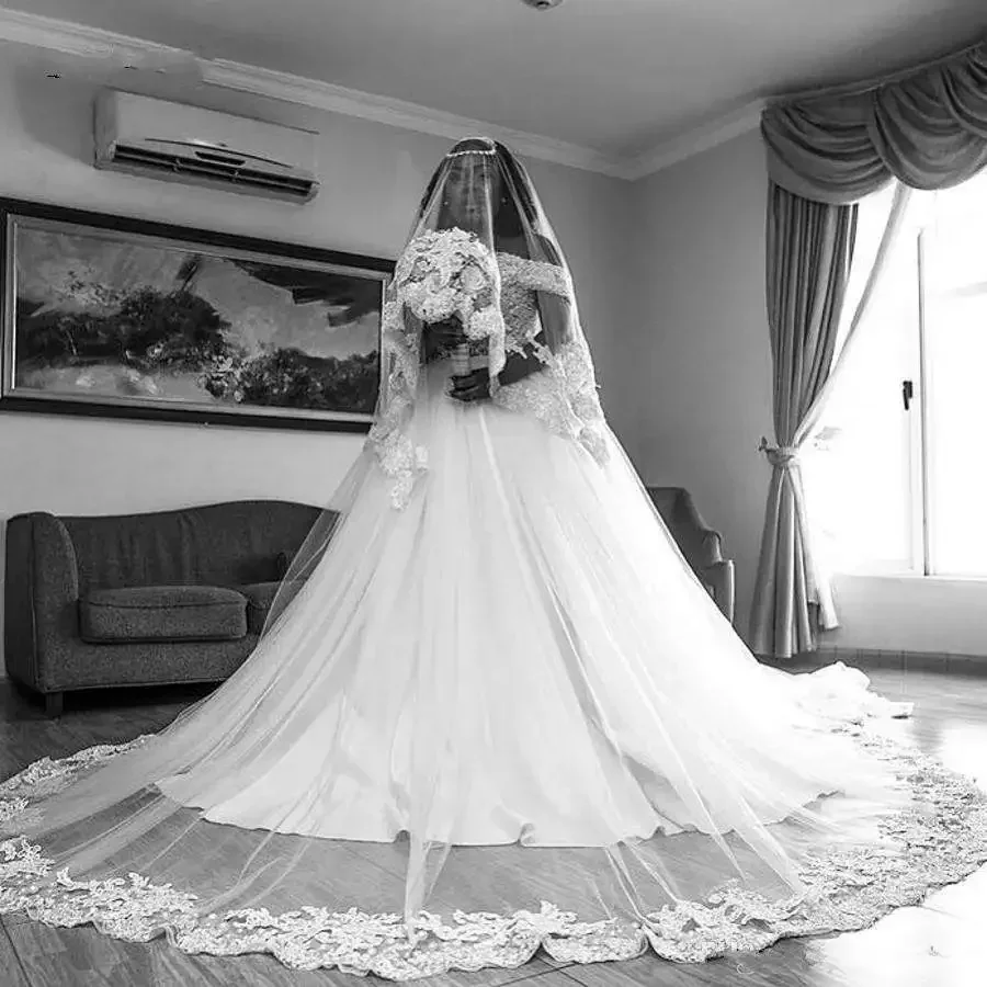 Maßgeschneiderte Plus Big Size Maßgeschneiderte Spitze aus der Schulter Kathedrale Schleppe Perlen Maßgeschneiderte afrikanische Brautkleider