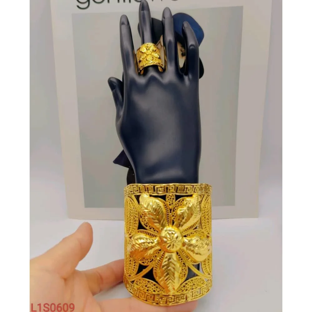 Exquisite Cuff Bracelet and Ring Jewelry Set for Bridal Saudi Arabia Plated Hand Bangle with Finger Ring Set for Banquet