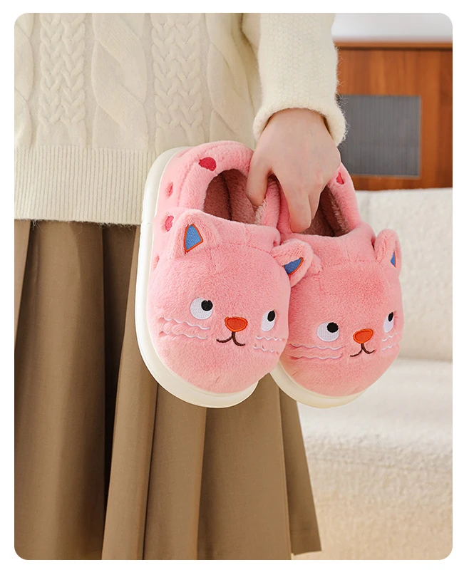 Winterwarme, geschlossene Katzenpantoffeln für Damen, verspielte, seitlich gefleckte, flauschige Loafer, flauschige Hausschuhe für Damen, Plüschpantoffeln. – Detail 11