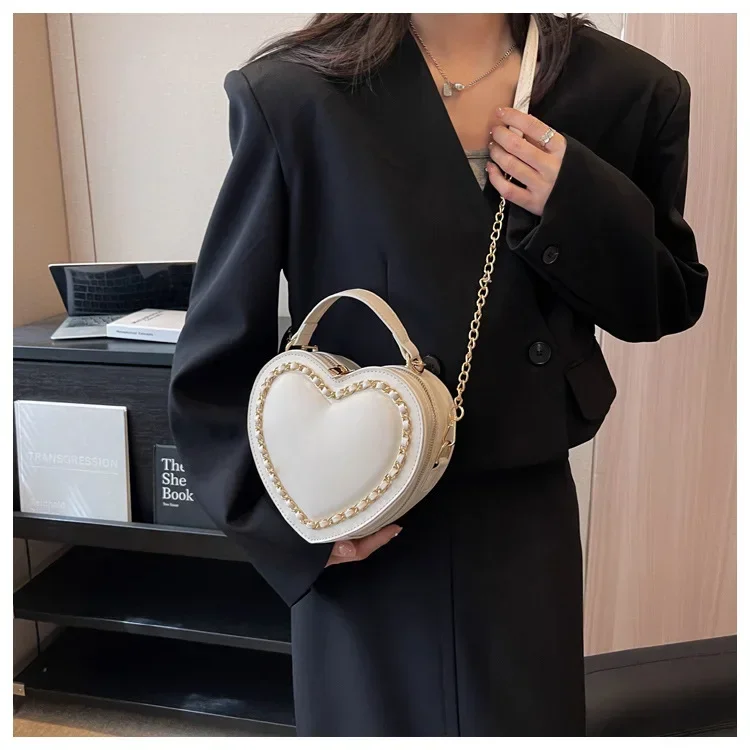 Designer Heart-shaped Shoulder Bags for Women Luxury Chain Crossbody Bags Girls Makeup Bags Shopping Bag Retro Female Handbags