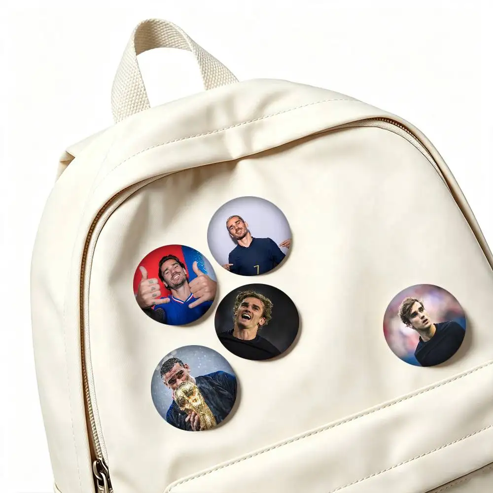 A-Antoine Griezmann Football Player 25 32 44 58 75mm Badges Personalized Round Brooches Pins Accessory Gift