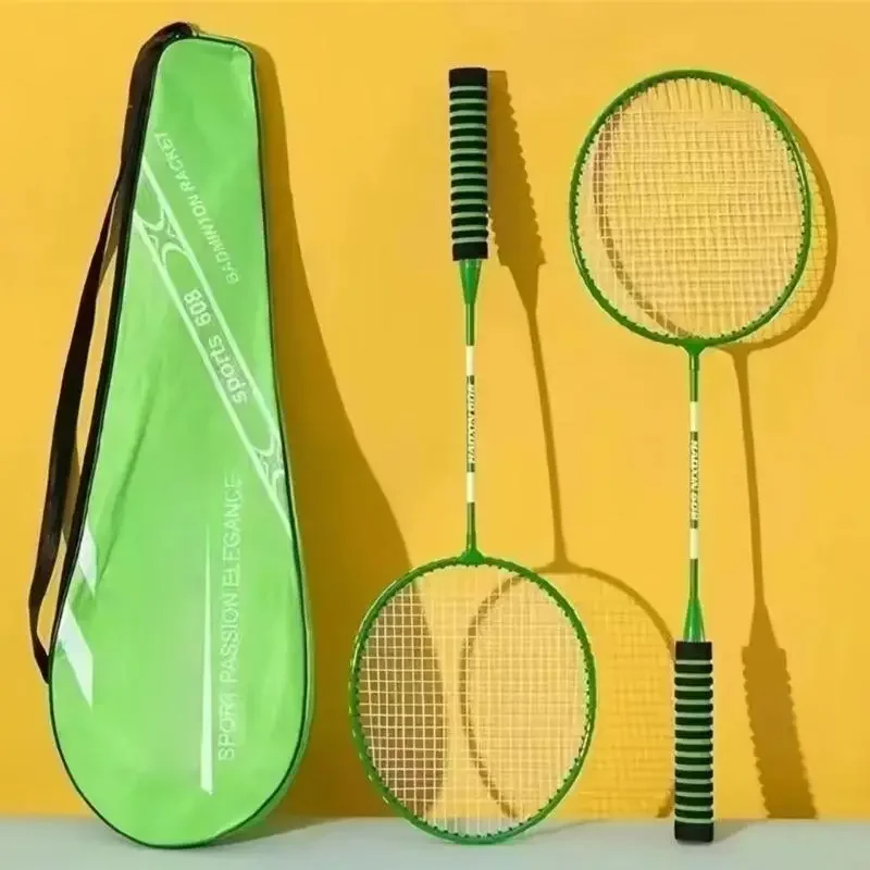 배드민턴 라켓 및 셔틀콕 스포츠 세트 이미지