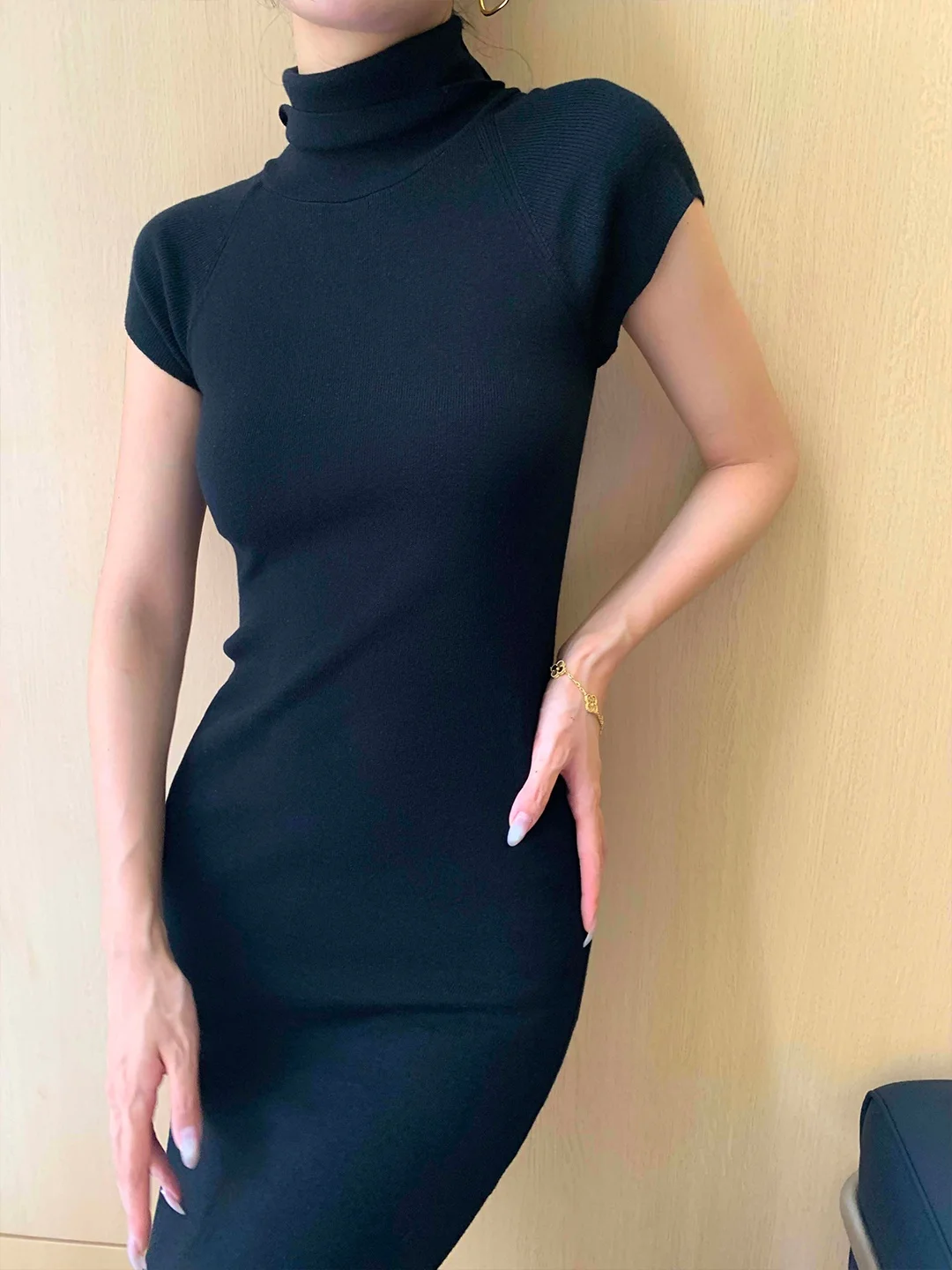 

ZOCHEEO Minimalist Slim Fit Knitted Dress Women's Daily Artistic Waist Cinching Long Tailored Skirt Half High Collar Spring S...