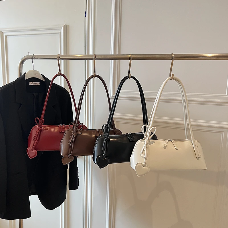 2025 الخريف والشتاء موضة جديدة الصلبة بولي PU حقائب كتف مربعة شعبية بسيطة تنوعا الشعور على حقائب الإبط الفاخرة للنساء