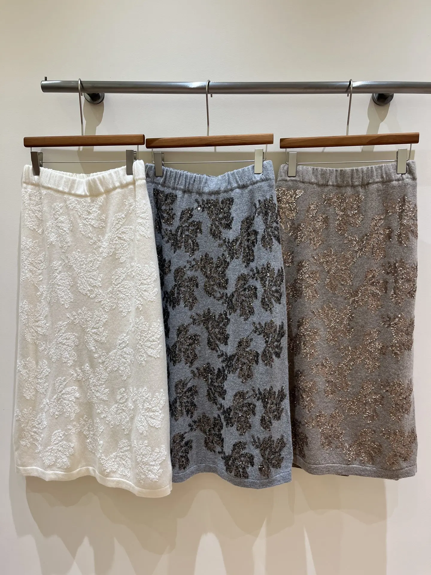 Autumn/Winter New High-Quality Fashionable Casual Heavy Embroidered Midi Skirt For Women 2026