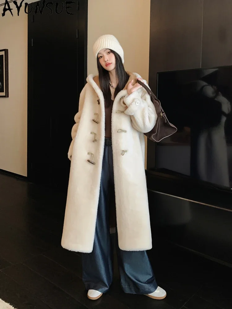 AYUNSUE 100% Wool Coats for Women 2023 Elegant Sheep Shearing Jacket Hooded Winter Long Fur Coats Horn Button Roupas Femininas