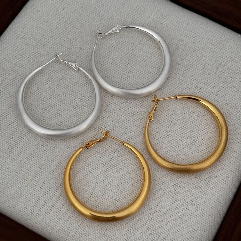 Retro matte thick ring, large earrings, gold and silver two-color brushed metal earrings, simple and versatile face-showing