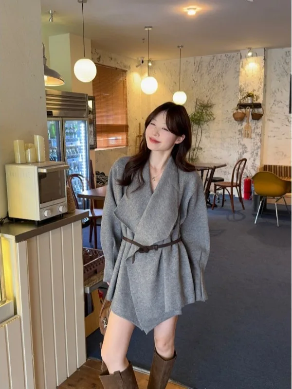 

Ретро-элегантный высококачественный вязаный свитер-пальто для женщин, осенне-зимняя новинка, корейский дизайн, V-образный вырез, свободный крой, теплый.