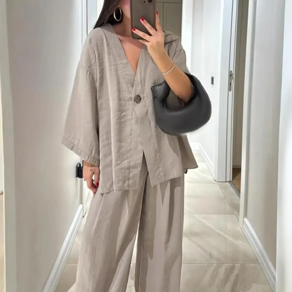 

Женский повседневный комплект из двух предметов: свободный топ с длинным рукавом и V-образным вырезом, широкие брюки. Набор для дома и отдыха. Скидка 80%.