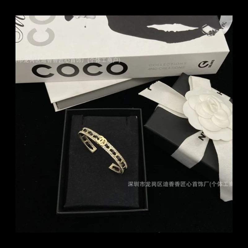 نسخة عالية صغيرة مزدوجة كلاسيكية سوار ملابس نسائية جلد الماس افتتاح سوار جوفاء المد المجوهرات