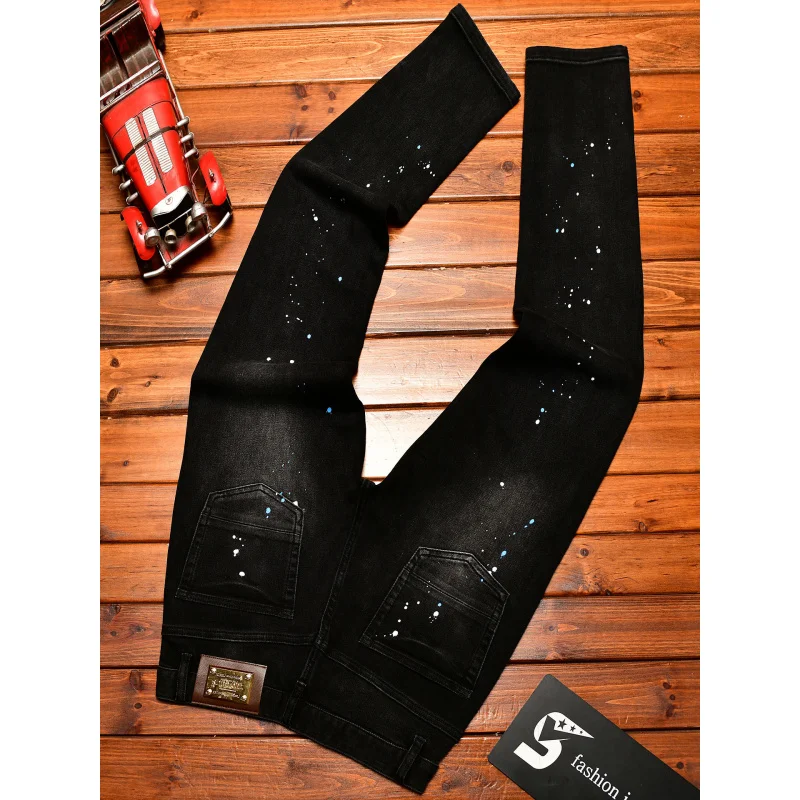 Jeans nostalgici retrò autunnali da uomo neri in difficoltà con stampa di vernice slim fit piedi piccoli pantaloni belli con volant da strada alla moda