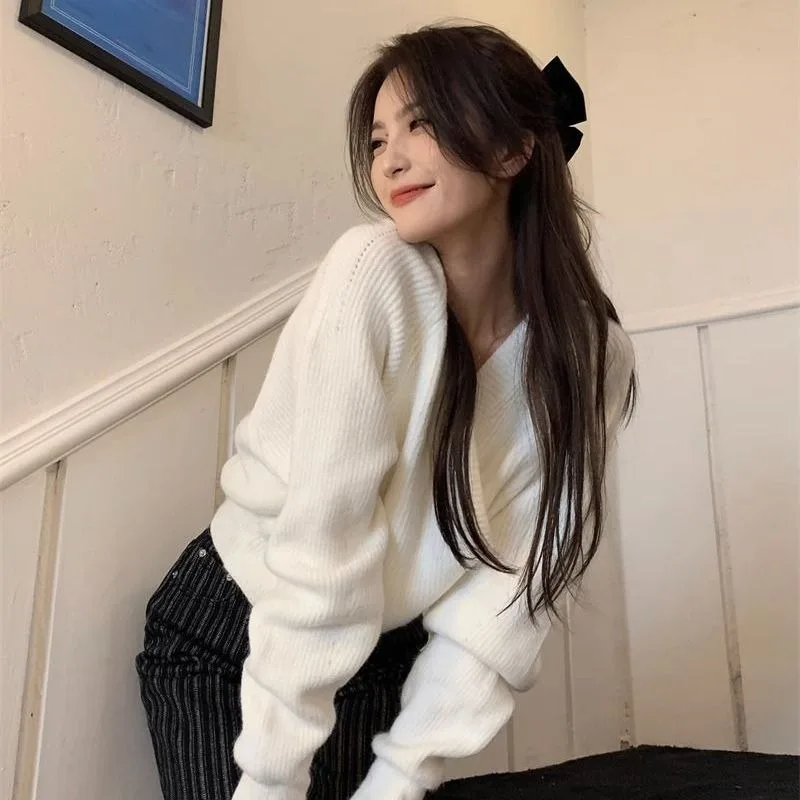 

Retro Lazy Style V-neck Sweater Women's Autumn and Winter Sweater Buttoned Long-sleeved Casual Top