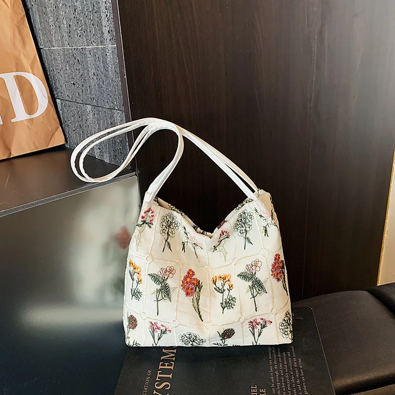 

Simple Embroidery Flower Girls Shoulder Bags Lightweight Portable Ladies Casual Tote Bag Versatile Large Capacity Female Handbag