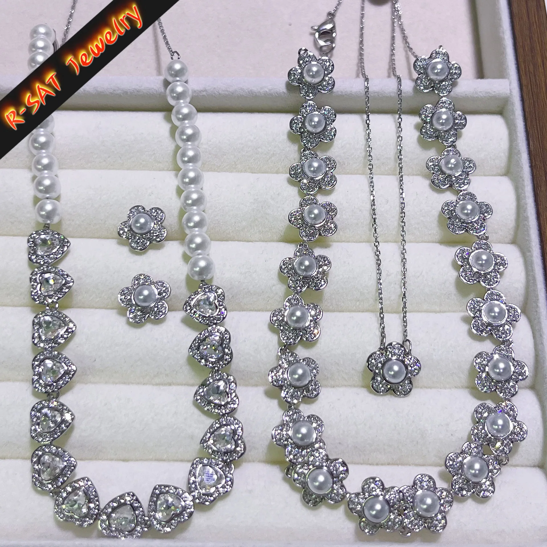 

2026 New Sales Trends Love Original New Jewelry Flower Pearl Necklace Bracelet Love Earrings Sweet Waste Women's Wedding Gifts