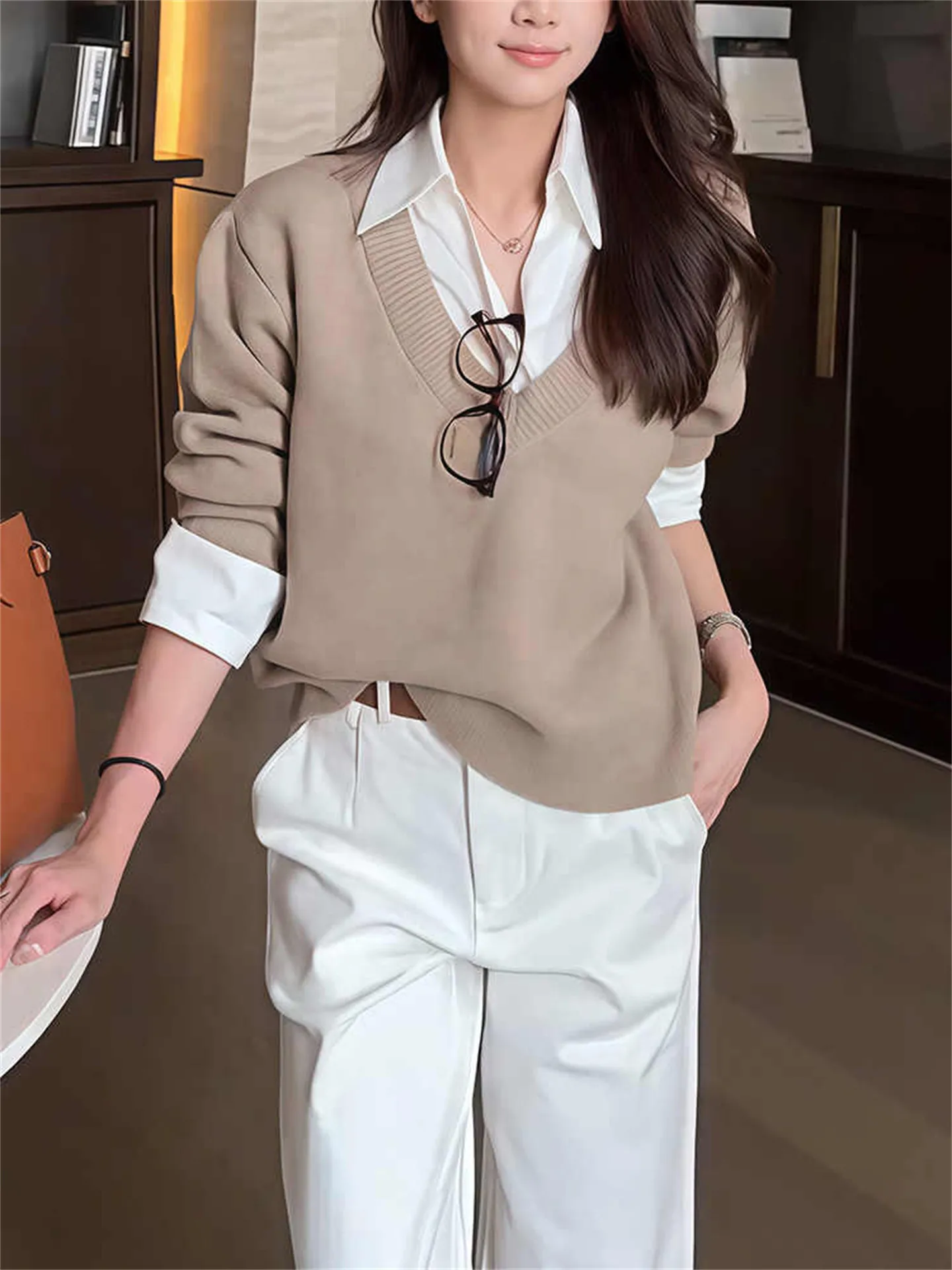 

Удобный вязаный свитер с V-образным вырезом, женский, модный, повседневный, в корейском стиле, весенний сезон, трендовый дизайн, топ маленького размера