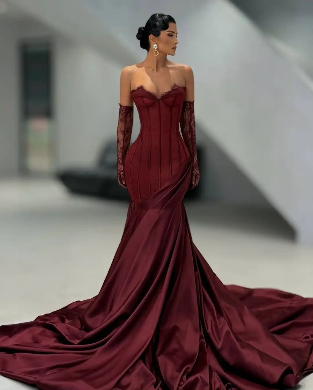 Nieuw ontwerp sexy lieverd strepen slanke zeemeermin avondjurk met illusie handschoenen geplooide rode prom celebrity formele feestjurk