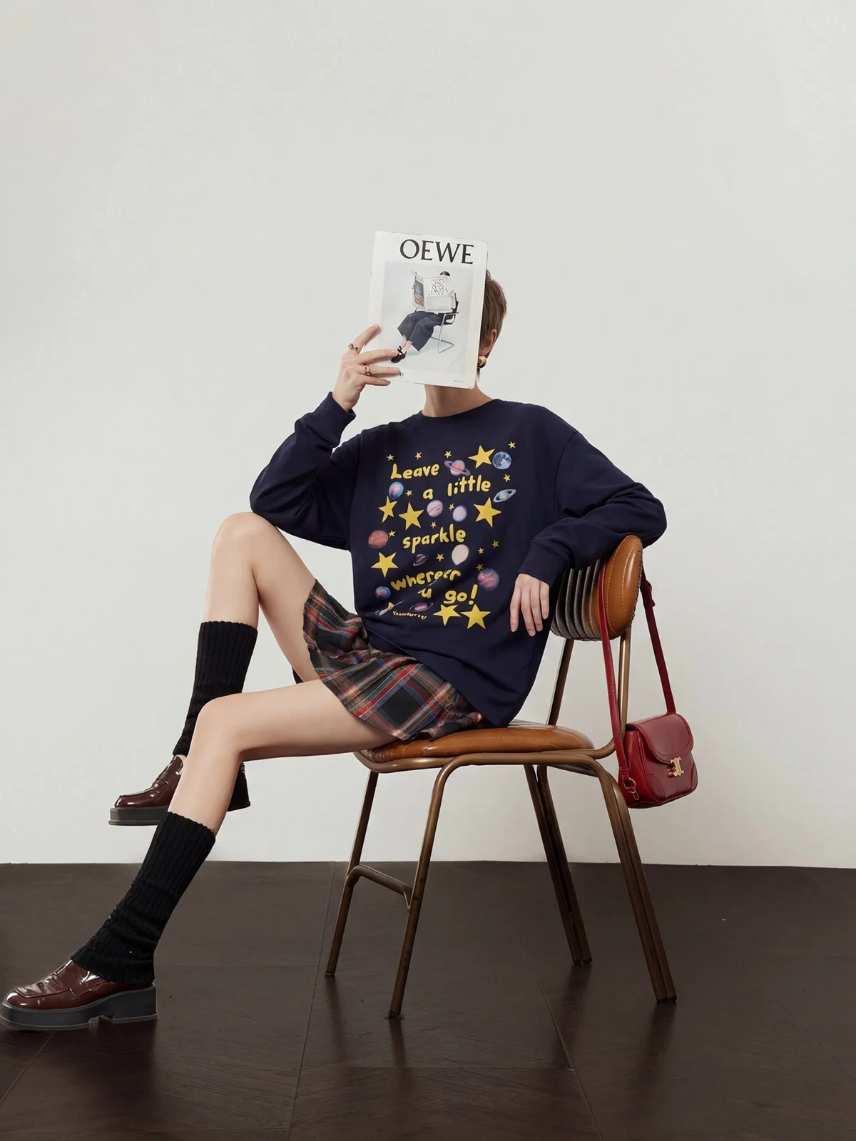 

Loose Fit round Ne Navy Blue T-irt Star Earth Design Casual Comfortable Women's Spring 2026 round Ne Long Sve T-irt